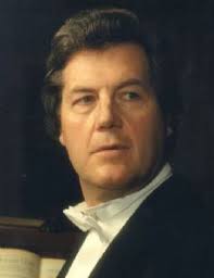 Celebrities with last name: Howlett