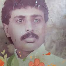 مسيرته بدأت سنة 1989 و إنتهت سنة 2008 ، لعب لأندية : أرسنال ، فولهام ،  بريستول سيتي ، نيوكاسل ، مانشستر يونايتد ، بلاكبيرن ، مانشستر سيتي ،  بورتسموث ، بيرمينغهام ،