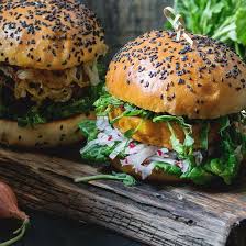Burger Veggie A La Pomme De Terre Recette Hamburgers Vegetariens Hamburger Vegetalien Burgers Vegetariens