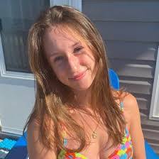 Abby Burns's Instagram, Twitter & Facebook