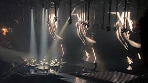 Dieses jahr ist das stück der belgischen band nicht ganz so traurig wie im letzten jahr, es behält jedoch eine gewisse schwere. Datei Esc 2021 Rotterdam 1st Semi Jury Show Belgium Jpg Wikipedia