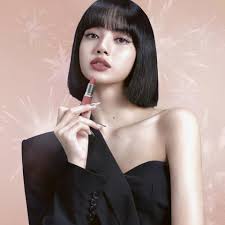 Blackpink S Lisa Lets Her Aesthetically Fierce Style Shine In Mac Cosmetics 2020 Holiday Campaign Blackpink Disney Princess Fashion Blackpink Lisa