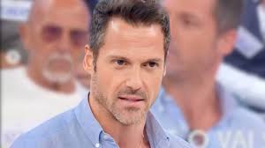 Marco Viola, chi è il cavaliere di Uomini e Donne: età, lavoro e il motivo  della strana camminata