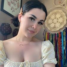 Kelsey Laing (@kelseymlaing)