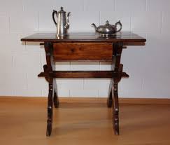 Photo courtoisie danièle beaulieu enseigne une approche incroyablement simple et efficace nécessitant un strict minimum sur le plan de il existe pourtant une technique à la mouche qui s'apprend en moins de 15 minutes et tout l'équipement requis peut être tenu d'une seule main. Petite Table Galerie Walther Collection Des Meubles Anciens