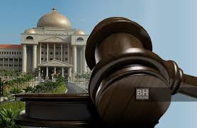 Namun ada lagi yang masih cuba untuk tunjuk taiko dengan datang bersama beberapa orang untuk menarik kereta. Tiada Pihak Ketiga Tuntut Barangan Berharga Dirampas Daripada Najib Rosmah