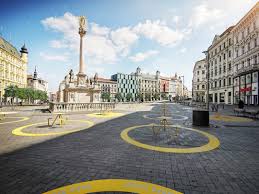 Çek cumhuriyeti'nin en yüksek otoritesinin imzası, ülkeler arasındaki karşılıklı yardımlaşma ve insan haklarına saygı konusundaki uluslararası anlaşmalardır. Sosyal Mesafeli Ve Guvenli