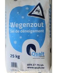 Strooizout is het meest efficiënte middel om gladheid te bestrijden. Strooizout Zakken 25kg Product Qsalt