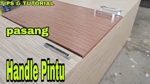 Tentunya sudah diketahui bersama bahwa untuk satu unit kitchen set ini memiliki harga yang tidak murah. Cara Pasang Handle Pintu Kitchen Set Youtube