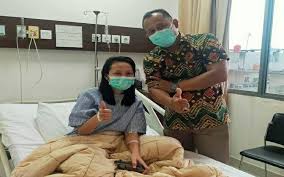 Ia bercerita kepadaku bahwa ia tidak pernah berhubungan seksual dengan pria lain selain suaminya. Dfzridnjzbo6hm