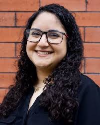 Dee Gill's Instagram, Twitter & Facebook