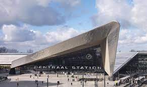 Het is nog niet helemaal kaar, maar de eerste klachten zijn er al. Station Rotterdam Centraal Nationale Staalprijs