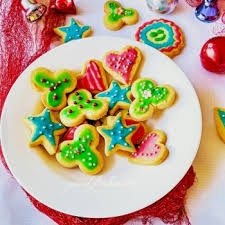 To make your own piping bags use a ziplock. Eggless Christmas Cookies With Royal Icing Sugar Cookies Recipe How To Make Eggless Christmas Cookies With Royal Icing Sugar Cookies By Paarulz Kitchen Plattershare