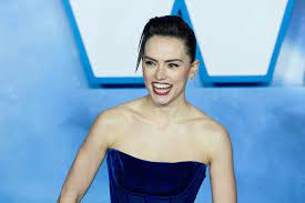 Rey is a young female scavenger and scrap collector who lives in a desert planet called jakku. What Was Daisy Ridley S Job Before She Became Rey In Star Wars Sahiwal
