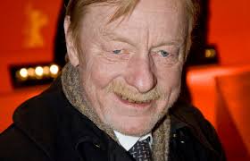 Vanaf de jaren zestig was hij in de ddr een beroemdheid, die het steeds weer aan de stok kreeg met het dictatoriale regime. Otto Sander 1941 2013 Duitse Acteur Historiek