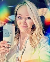 Loretta Cogar's Instagram, Twitter & Facebook