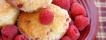 Recette Muffins Aux Framboises Et A La Noix De Coco Recipe Raspberry Muffins Raspberry Muffin Recipes Coconut Muffins