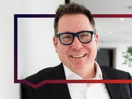 Elizabeth Primeau's Instagram, Twitter & Facebook