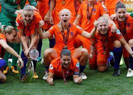 Het nederlands elftal) هو ممثل هولندا الرسمي في رياضة كرة القدم، تأسس الاتحاد الهولندي لكرة القدم في العام 1889، وانضم إلى الفيفا في العام 1904. Ø³ÙŠØ¯Ø§Øª Ù‡ÙˆÙ„Ù†Ø¯Ø§ ÙŠØªÙˆØ¬Ù† Ø¨Ù„Ù‚Ø¨ Ø¨Ø·ÙˆÙ„Ø© Ø£Ù…Ù… Ø£ÙˆØ±ÙˆØ¨Ø§ ØµÙˆØ± Ø§Ù„Ù…ØµØ±ÙŠ Ø§Ù„ÙŠÙˆÙ…
