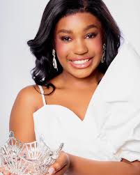 Officially introducing our 2025 Miss Georgia and Tennessee Jr. High, High  School, and Collegiate America queens… Miss Georgia Jr. High, Ni'Karia  Harper 👑 Miss Tennessee Jr. High, Farrah McDurmon 👑 Miss Georgia