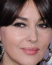 monica bellucci وإني لأهوى النوم في غير حينـه لعـل لقـاء فـي المنـام يكـون monica bellucci celebrity beauty monica