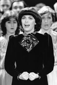 75 лет певице мирей матье (на фото). Idei Na Temu Mirej Mate 68 V 2021 G Pevicy Mir Pop Muzyka