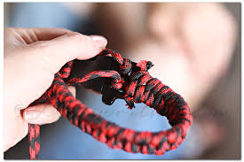 This design is a great as a basis for advanced paracord bracelets. Fishtail Paracord Dog Collar Kleinworth Co