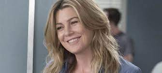 Meredith grey, fille d'un chirurgien très réputé, commence son internat de première année en médecine chirurgicale dans un hôpital de seattle. Grey S Anatomy Saison 17 Un Autre Acteur Fait Son Grand Retour Mce Tv