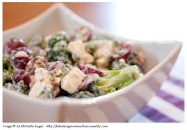 Salade Exquise De Brocolis Fromage Feta Yaourt Et Canneberge Quebec Tourisme Food Vegetarian Recipes Healthy Recipes