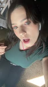 lindsey💕 (@lindseyisom)