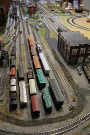 Train Real And Models Modeltrainlayouts Lioneltrainsets Modelisme Train Maquette De Train Train Electrique