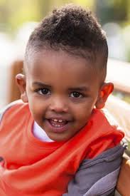 Un petit chignon au sommet de la tête. Idee Coupe Garcon Cheveux Crepu Coupe De Cheveux Garcon Coupes De Cheveux Pour Enfants Coupe De Cheveux