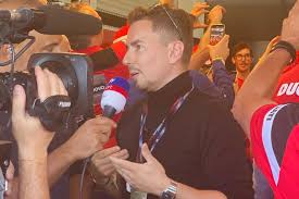 Lorenzo expone las tres grandes incógnitas a despejar sobre Marc Márquez