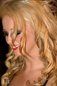 Ashleigh Henderson's Instagram, Twitter & Facebook