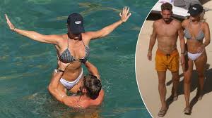 Kat kerkhofs over haar drankmisbruik en dat van dries mertens (slimste mens ter wereld). What Happens In Ibiza Dries Mertens En Kat Kerkhofs Steken Liefde Niet Weg Op Vakantie Time Out Hln Be