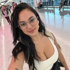 Hi sweetie how are you doing today And I see that you're a beautiful woman