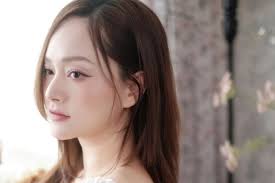 Lan Phương phủ nhận thông tin ly hôn vì không được tổ chức đám cưới sau 7  năm chung sống