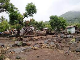 Badai siklon tropis 99 s terjadi nusa tenggara timur (ntt) sehingga hujan angin terjadi di wilayah ntt yang mengakibatkan banjir berbagai tempat. Pfldjfxlaruukm