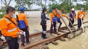 Check spelling or type a new query. Jakarta Banjir Perjalanan Ka Jarak Jauh Dari Yogyakarta Dibatalkan Suara Jogja