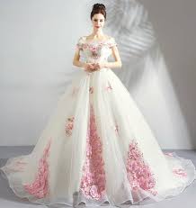Besichtigen sie unsere charmanten brautkleider rosa und rosa mit einer großen auswahl. Hochzeitskleid In Rosa Der Blush Hochzeitstrend Bleibt Weiterhin Aktuell