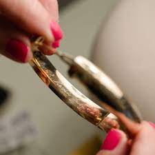 Whether you want a simple signature or an intricate fingerprint engraving, just let us know at least a week in advance. Wedding Ring Engraving Ideas And Tips