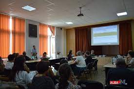 Au fost transmise spre evaluare lucrarile a 20.803 candidati, fiind notate 20.763 de lucrari. Top Profesori DupÄƒ Rezultate Titularizare 2017 In Alba 43 2 Dintre CandidaÅ£i Au Luat Peste 7 La Proba ScrisÄƒ Cea Mai Mare NotÄƒ 9 80 Alba24