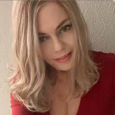 Robyn's kids distance themselves after text chain drama