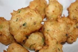 Acras De Morue Antillais Releve Et Epice Marmite Du Monde En 2020 Accras Cuisine Antillaise Morue