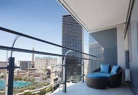 Disfrutar De La Calle Mas Famosa De Lasvegas Es Posible Con Marriott Rewards The Cosmopo Las Vegas Cosmopolitan Hotel Cosmopolitan Las Vegas Las Vegas Hotels