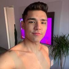 Felix Harris's Instagram, Twitter & Facebook