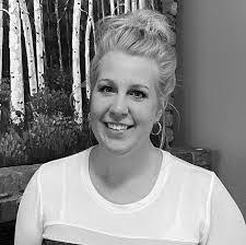 Lisa Hewitt's Instagram, Twitter & Facebook