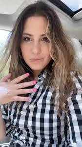 Laurel Norton's Instagram, Twitter & Facebook