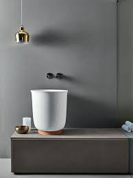 Waschbecken Modern Pendelleuchte Gold Badezimmer Armaturen Schwarz Graue Wand Bathroom Badezimmer Einrichtung Schwarze Badezimmer Armaturen Badezimmer Schwarz
