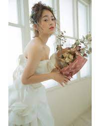 花嫁の髪型 ボブ 特集 ウェディングドレスに似合うヘアスタイルを大公開 folk ウェディング 花嫁 ウェディングドレス